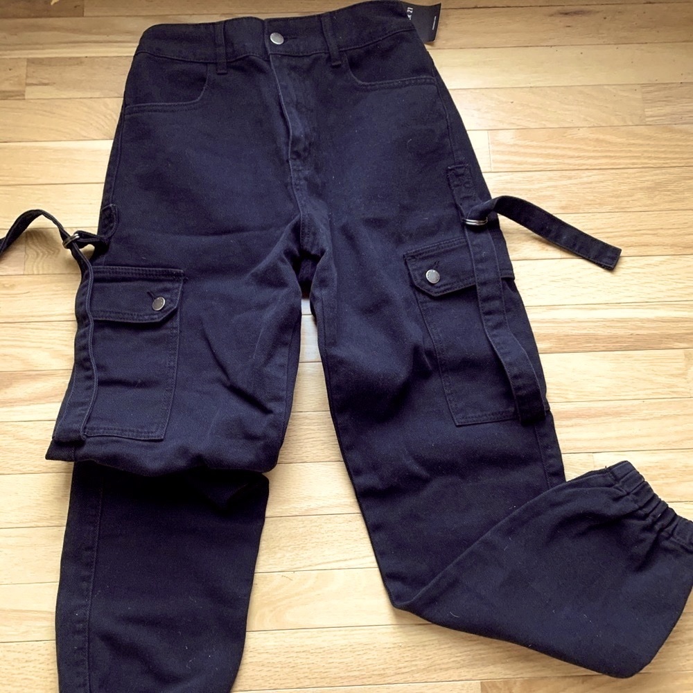 COPY - FOREVER 21 NWT cargo/utility pants,elastic waist & ankles of pants adjus…